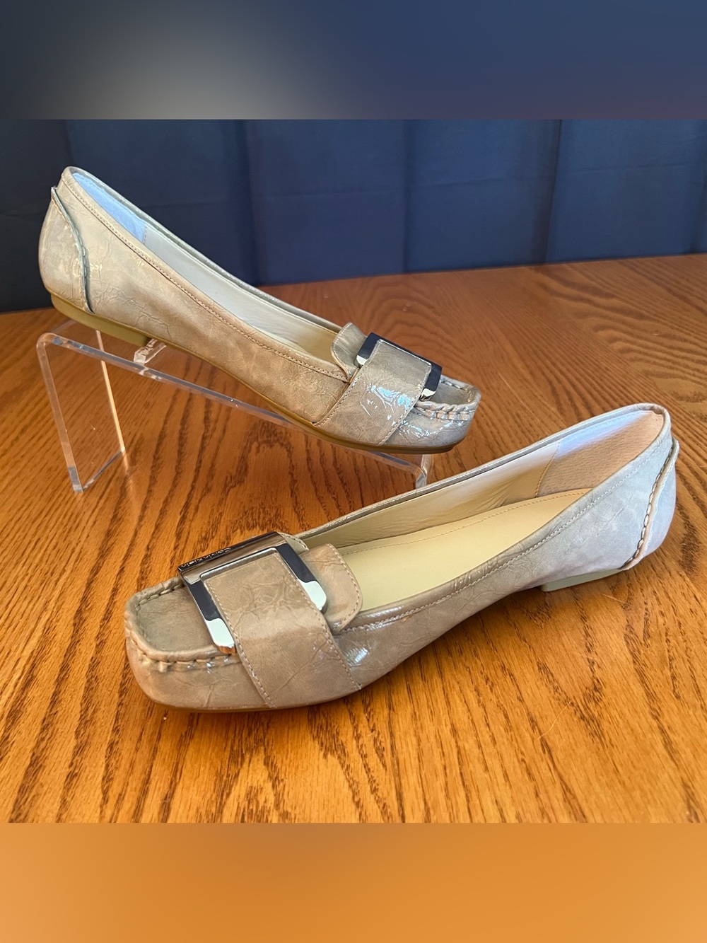 Calvin Klein Beige Patent Leather Loafers with Silver Accent Size 9.5 (KS)